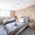 Hayy Comfort In The Heart Of Kirkstall Apartment *