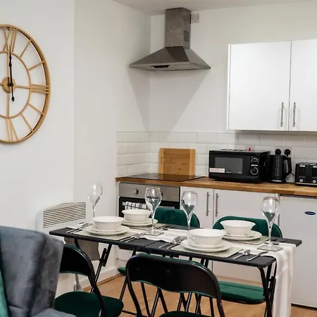 Bv Charming 2-bedroom By Kirkstall Shopping Centre, Free Parking * Leeds (West Yorkshire)