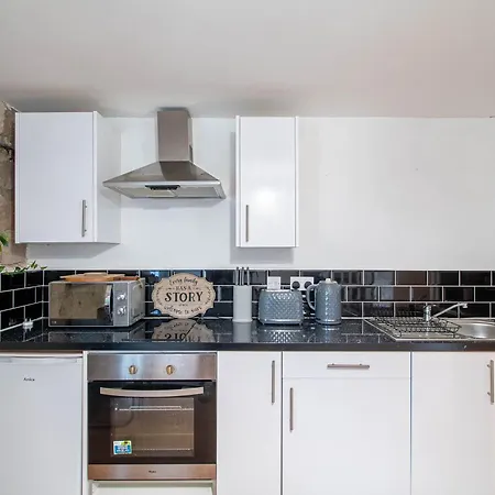 Apartment Bv Charming 2-bedroom By Kirkstall Shopping Centre, Free Parking *