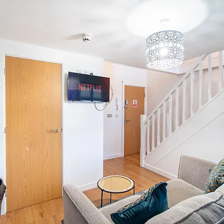 Bv Charming 2-bedroom By Kirkstall Shopping Centre, Free Parking * Leeds (West Yorkshire)