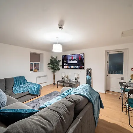Bv Charming 2-bedroom By Kirkstall Shopping Centre, Free Parking * Leeds (West Yorkshire)