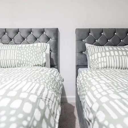 Bv Charming 2-bedroom By Kirkstall Shopping Centre, Free Parking Apartment Leeds (West Yorkshire)