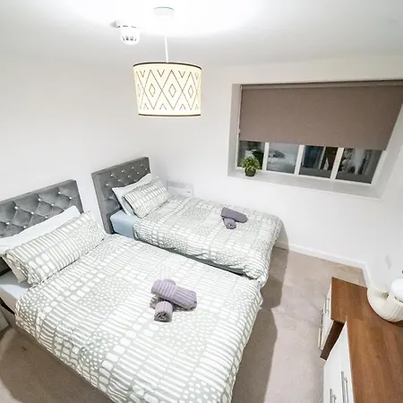 Bv Charming 2-bedroom By Kirkstall Shopping Centre, Free Parking * Leeds (West Yorkshire)