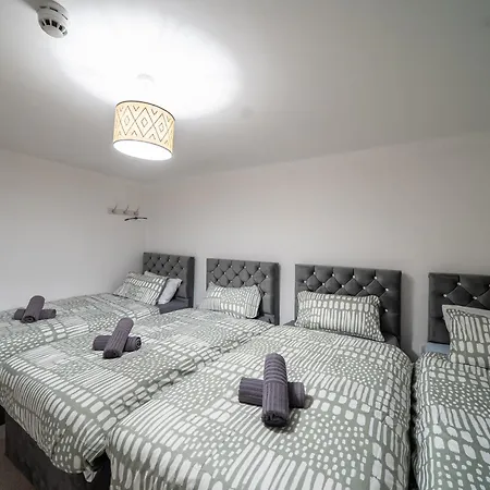 Bv Charming 2-bedroom By Kirkstall Shopping Centre, Free Parking * Leeds (West Yorkshire)