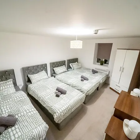 Apartment Bv Charming 2-bedroom By Kirkstall Shopping Centre, Free Parking