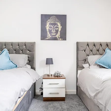 Apartment Bv Charming Bedroom By Kirkstall Shopping Centre, Free Parking