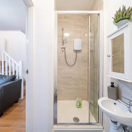 Bv Charming Bedroom By Kirkstall Shopping Centre, Free Parking 公寓 *