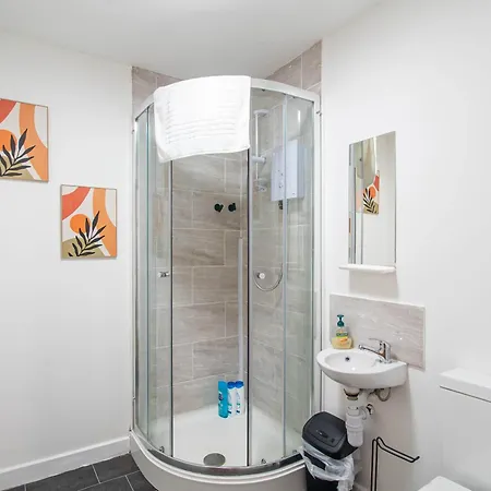 Apartment Bv Charming Bedroom By Kirkstall Shopping Centre, Free Parking Leeds (West Yorkshire)