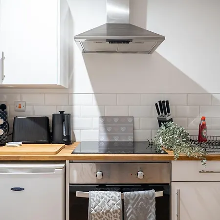 Bv Charming Bedroom By Kirkstall Shopping Centre, Free Parking 利兹