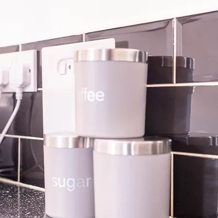 Apartment Bv Charming Bedroom By Kirkstall Shopping Centre, Free Parking *