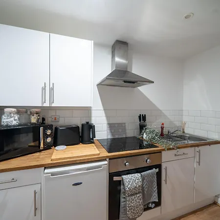 Bv Charming Bedroom By Kirkstall Shopping Centre, Free Parking * 利兹