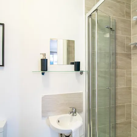 Bv Charming Bedroom By Kirkstall Shopping Centre, Free Parking * Leeds (West Yorkshire)