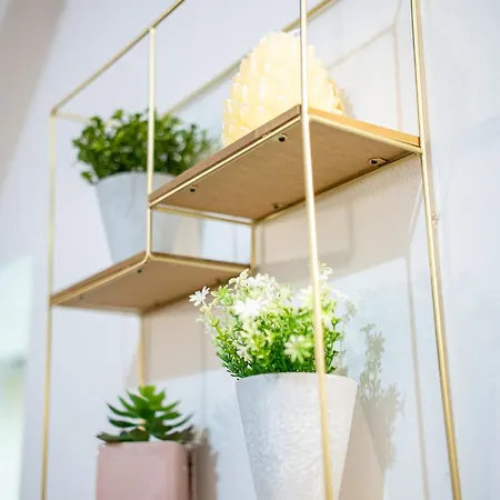 Bv Charming Bedroom By Kirkstall Shopping Centre, Free Parking