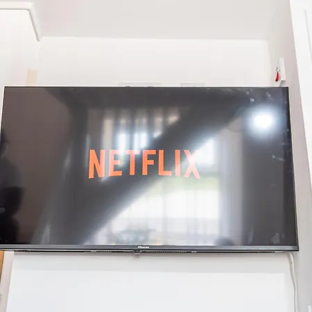 Bv Charming Bedroom By Kirkstall Shopping Centre, Free Parking *