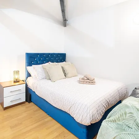 Bv Charming Bedroom By Kirkstall Shopping Centre, Free Parking * 利兹