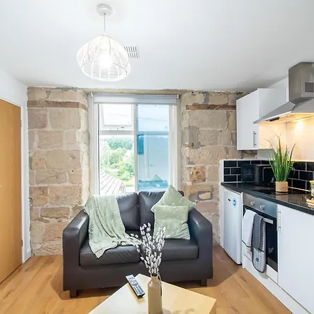 Apartment Bv Charming 2-bedroom By Kirkstall Shopping Centre, Free Parking