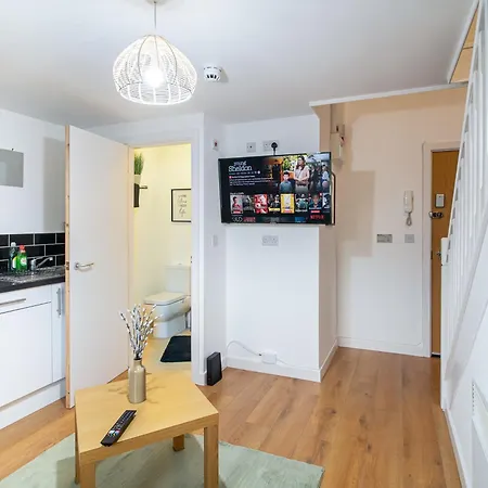 Bv Charming 2-bedroom By Kirkstall Shopping Centre, Free Parking Apartment *