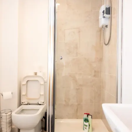 Bv Charming Bedroom By Kirkstall Shopping Centre, Free Parking Leeds (West Yorkshire)