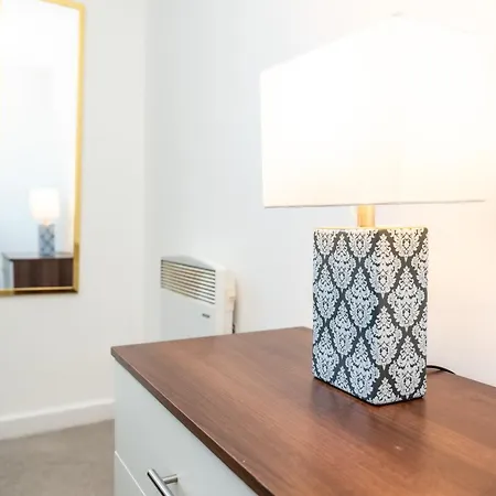 Bv Charming 2-bedroom By Kirkstall Shopping Centre, Free Parking * Leeds (West Yorkshire)