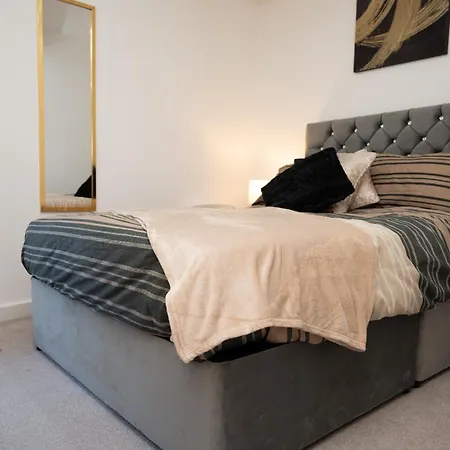 Apartment Bv Charming Bedroom By Kirkstall Shopping Centre, Free Parking *