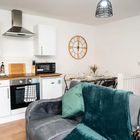 Bv Charming 2-bedroom By Kirkstall Shopping Centre, Free Parking Apartment *