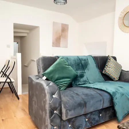 Bv Charming 2-bedroom By Kirkstall Shopping Centre, Free Parking Leeds (West Yorkshire)